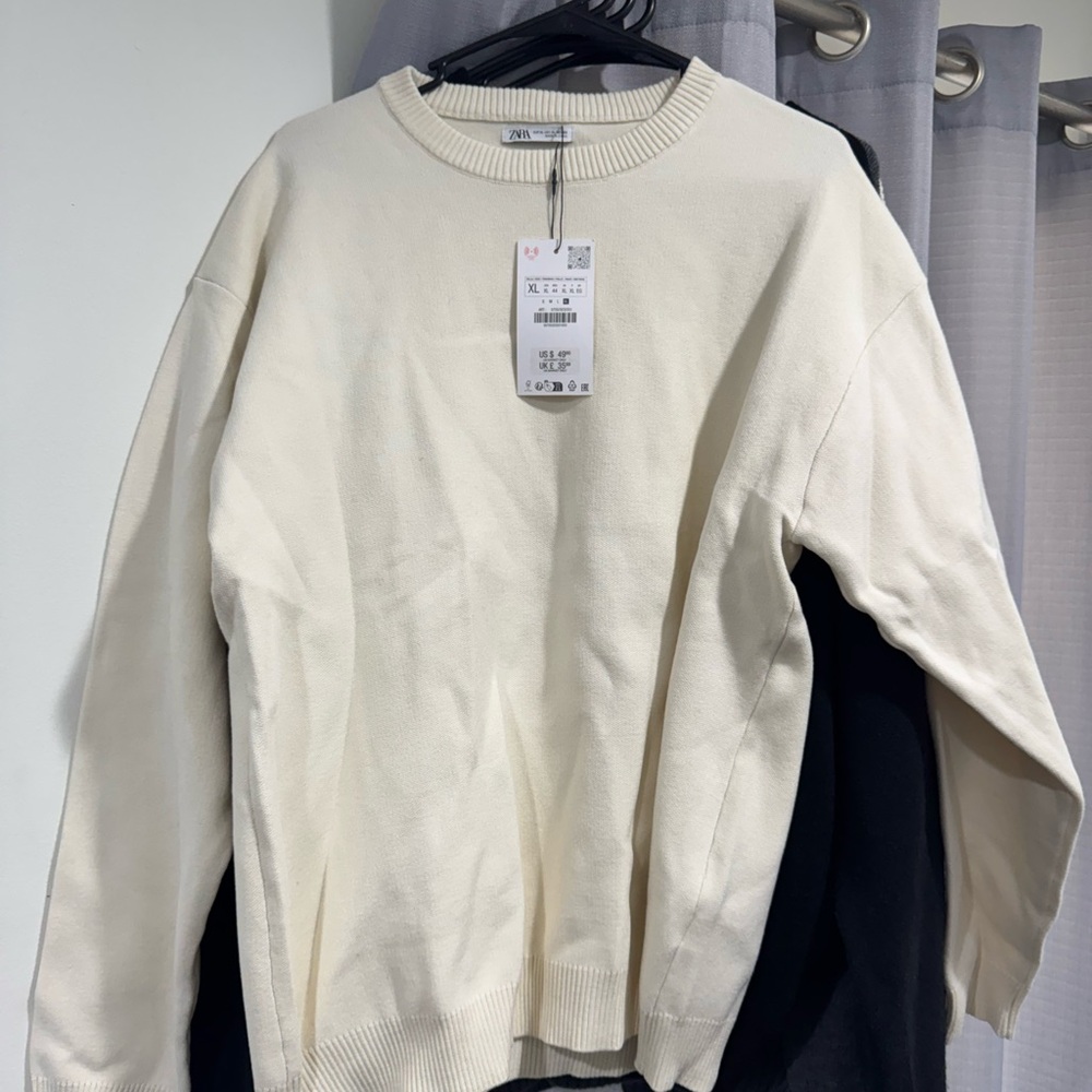 Zara Cream Crewneck Sweater with Classic Style